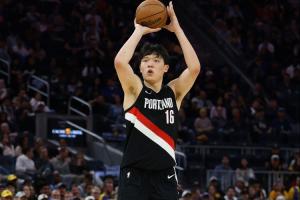 第一记三分还没来！杨瀚森三分线外被大范围放空 空位弹框而出