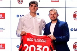 每体：巴萨欲对后防线进行补强，他们正在关注米兰小将巴特萨基