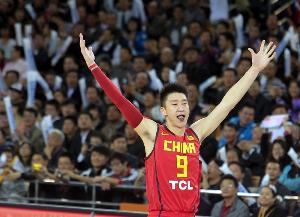 孙悦：洲际大赛能全攻全守5分钟就是体能好的了 要给小杨成长时间