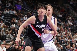 杨瀚森被下放！张佳玮：有稳定的比赛打了 能好好地融入