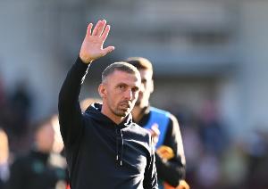 TA：加里-奥尼尔主动退出狼队主帅遴选，他认为接手时机不合适