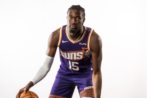 一点不像有伤病！马威12中6拿16分16板4助 拼下9前场板！