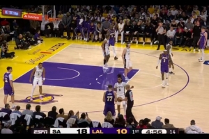 专挑湖人复出？索汉&奥利尼克对湖人完成赛季首秀