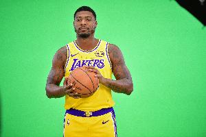 防守依然窒息！斯玛特近4战场均贡献12.3分4.5助3.3板2.3断