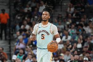 填满数据栏！卡斯尔半场5中2拿到8分2板4助2断1帽