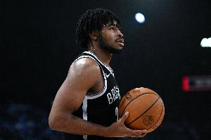 记者：卡梅隆·托马斯持球攻倾向太强 喜欢拿住球而不是快速决策