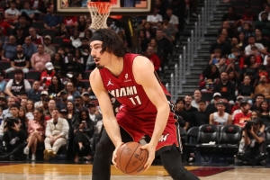 热火记者：哈克斯左脚踝扭伤 球队将在明天决定他的状态